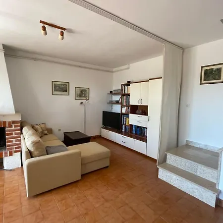 Haus Mara By Interhome بيت للعطل